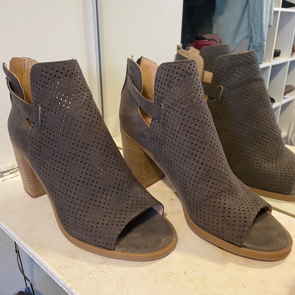 Peep toes booties